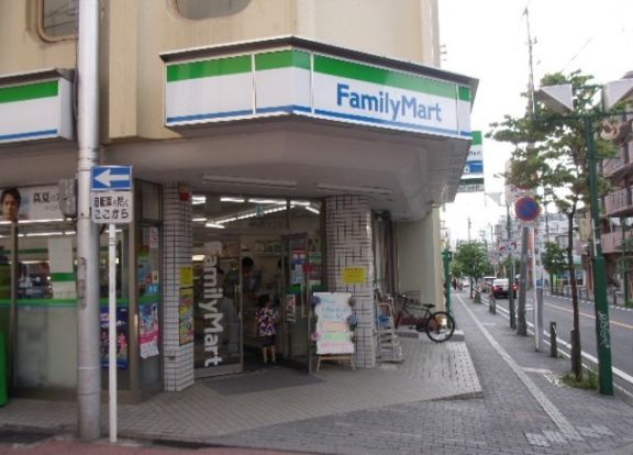 ファミリーマート相模原東林間駅前店の画像