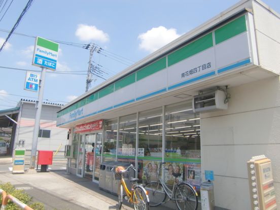 ファミリーマート六町駅前店の画像