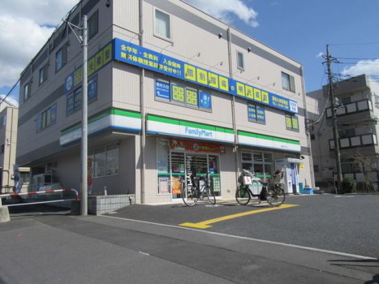 ファミリーマート太田窪二丁目店の画像