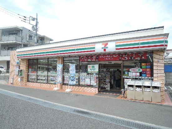 セブンイレブン横浜笹堀店の画像