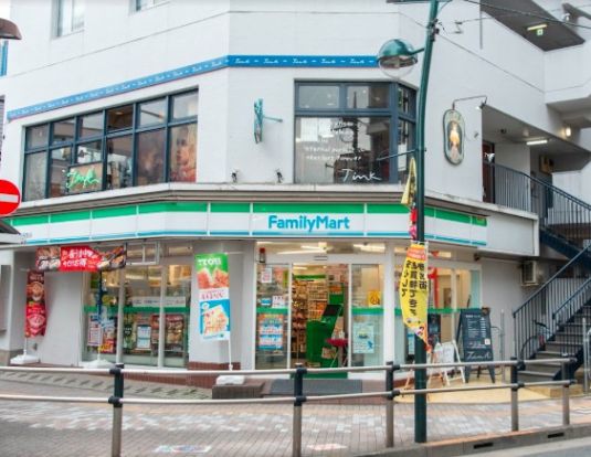 ファミリーマート 梅ヶ丘駅前店の画像