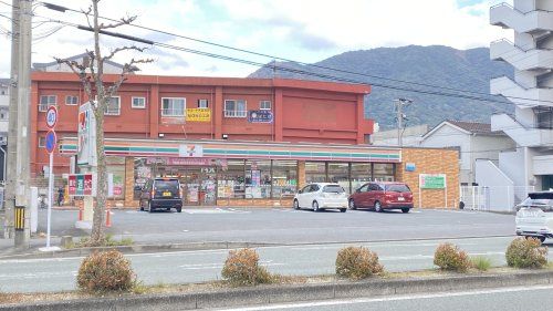 セブンイレブン小倉神岳2丁目店の画像