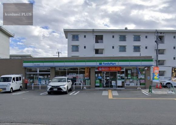 ファミリーマート 宝塚山本野里店の画像