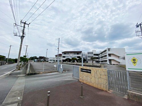 西原町立西原東中学校の画像