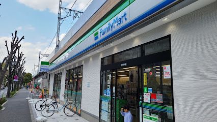 ファミリーマート 西台駅西口店の画像