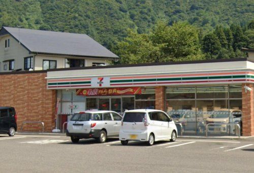 セブンイレブン 南魚沼坂戸店の画像