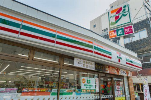 セブンイレブン 新宿東五軒町店の画像