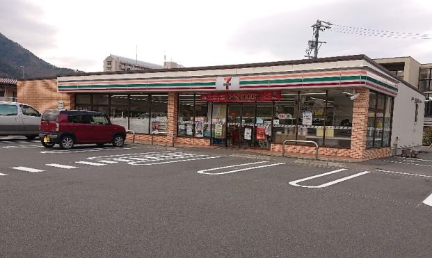 セブンイレブン 戸倉店の画像