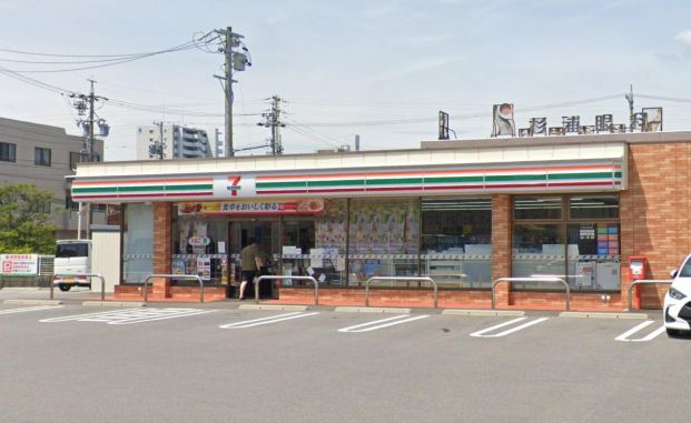 セブン-イレブン 西尾寄住町店の画像