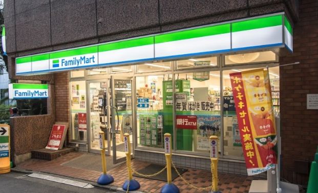 ファミリーマート 都立大学駅西店の画像