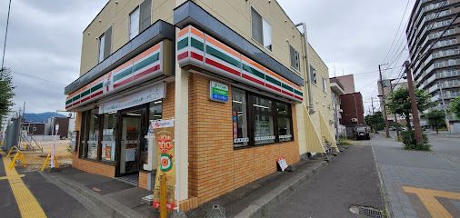 セブンイレブン 豊平5条店の画像