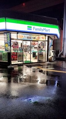 ファミリーマート 中宮店の画像