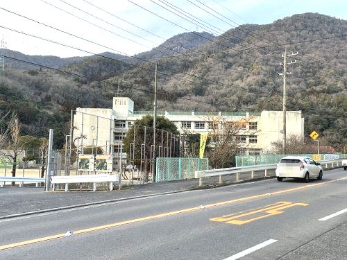 広島市立狩小川小学校の画像