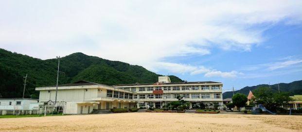 東栗栖小学校の画像