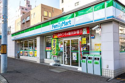 ファミリーマート 札幌南5条東店の画像