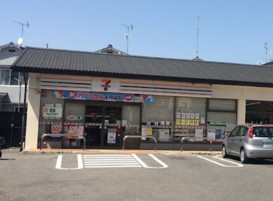 セブンイレブン 深草大亀谷店の画像