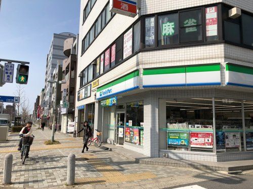 ファミリーマート 東山公園駅前店の画像