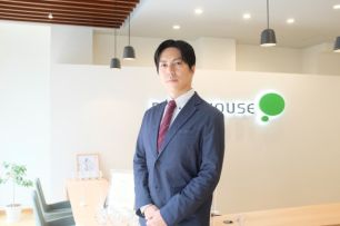 コンサルティング事業部　部長 鳰川